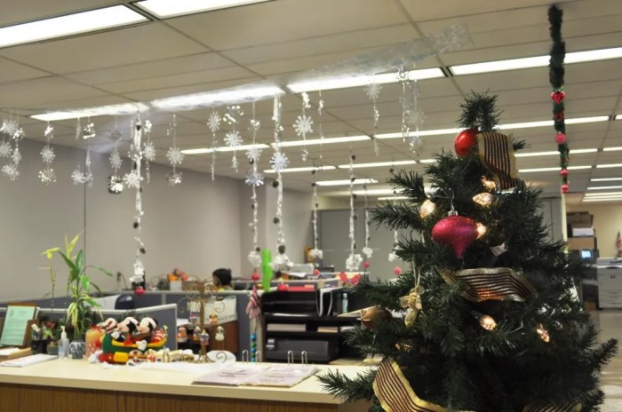 Christmas decoration ideas at office