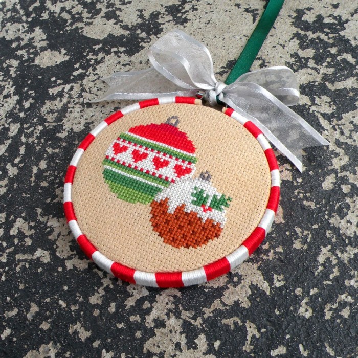 Cross stitch christmas decoration patterns